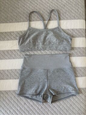 ALO Yoga Alosoft Gratittude bra + short heather grey sell as set( Bra M short S)